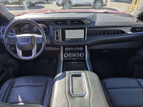 Used 2024 GMC Yukon XL Denali image 30