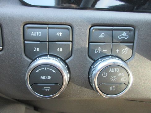 New 2026 GMC Sierra 2500 SLT w/ SLT Premium Package AWD/4WD image 18