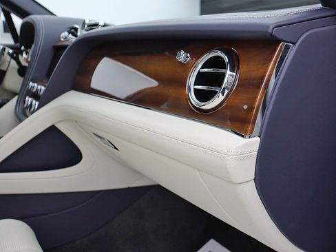 Certified 2022 Bentley Bentayga image 34