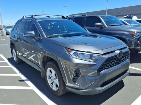 Used 2021 Toyota RAV4 XLE w/ Carpet Mat Package (TMS) FWD image 2