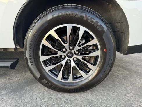 Certified 2025 Ford Expedition Platinum image 12