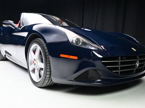 Used 2016 Ferrari California T image 30