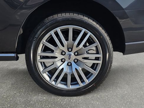 Used 2024 Ford Expedition Limited AWD/4WD image 32