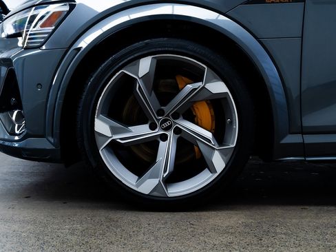 Used 2022 Audi e-tron S Prestige w/ Prestige Package image 7