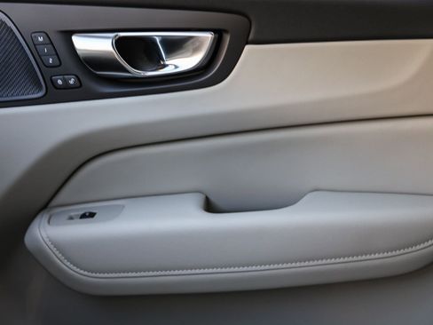 New 2026 Volvo XC60 B5 Ultra image 20