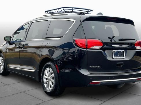 Used 2019 Chrysler Pacifica Touring-L image 11