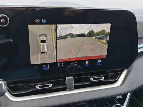 New 2026 Chevrolet Equinox LT w/ Convenience Package II AWD/4WD image 18