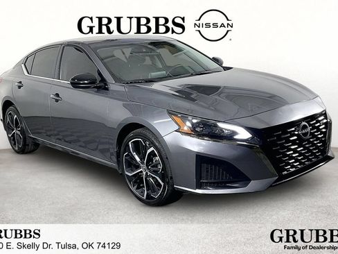 Used 2025 Nissan Altima 2.5 SR AWD/4WD image 1