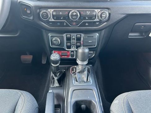 Used 2024 Jeep Wrangler Unlimited image 11