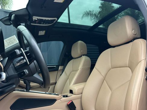 Used 2022 Porsche Macan S image 5