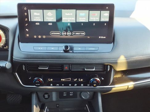 Used 2025 Nissan Rogue SL image 22