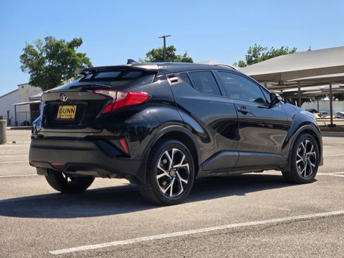 Used 2018 Toyota C-HR XLE FWD image 4