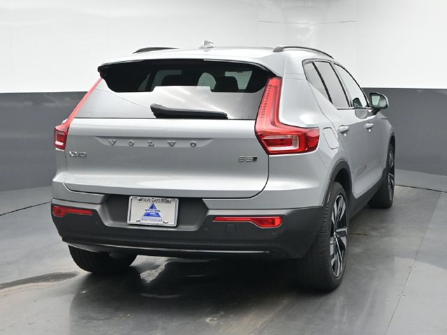 Used 2024 Volvo XC40 B5 Plus w/ Protection Package Premier AWD/4WD image 8
