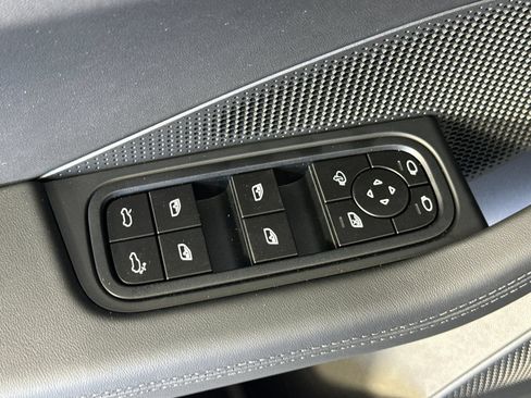 New 2026 Porsche Macan Turbo Electric AWD/4WD image 13