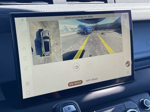 Used 2023 Land Rover Defender 130 X-Dynamic SE image 15