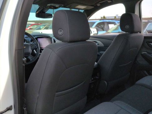 Used 2023 Chevrolet Traverse LT image 19