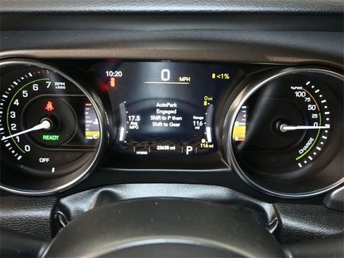 Used 2023 Jeep Wrangler Unlimited w/ Sun & Screen Package image 10