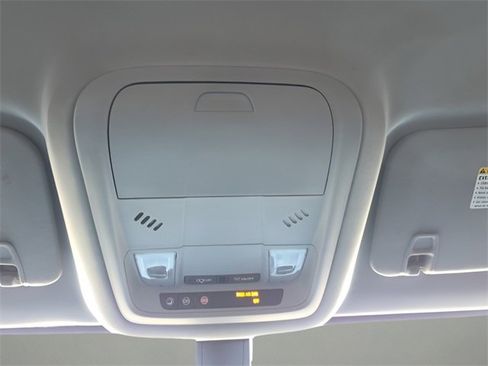 Used 2019 GMC Acadia SLE image 29