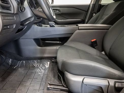 Used 2024 Nissan Rogue S FWD image 12
