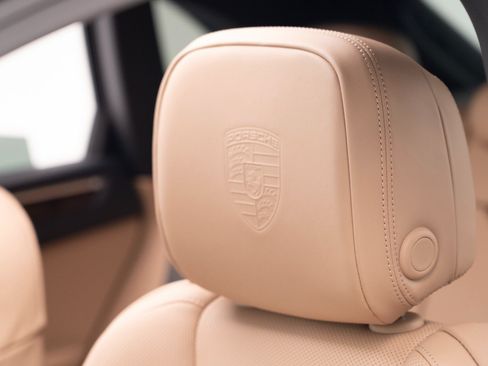 Certified 2026 Porsche Macan AWD/4WD image 19
