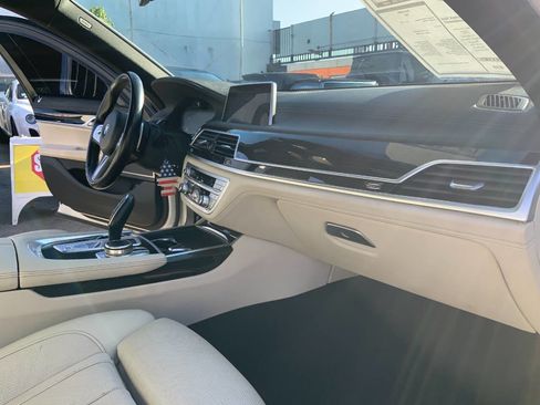 Used 2022 BMW 740i w/ M Sport Package RWD image 18