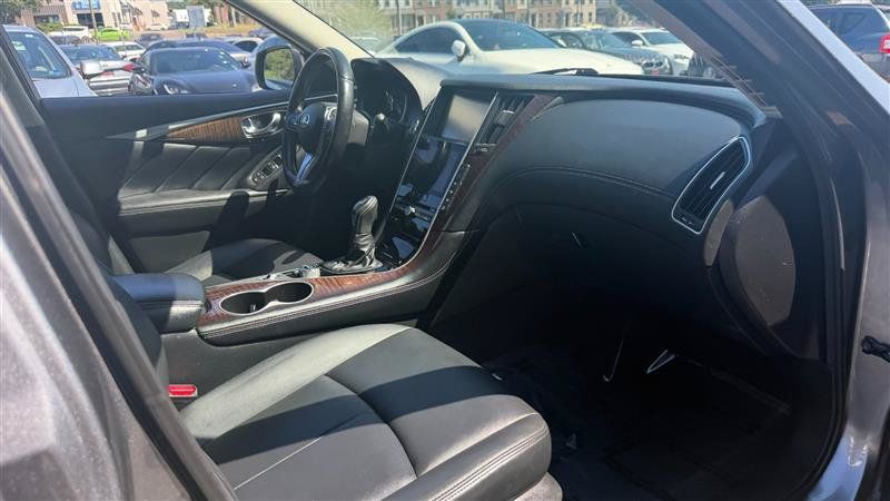 Used 2019 INFINITI Q50 Luxe w/ Essential Package (3.0T Luxe) AWD/4WD image 7