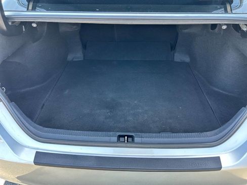 Used 2020 Toyota Camry SE w/ Carpet Mat Package image 19