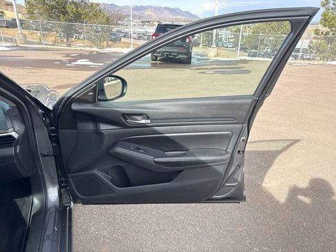 Used 2024 Nissan Altima 2.5 SV FWD image 26