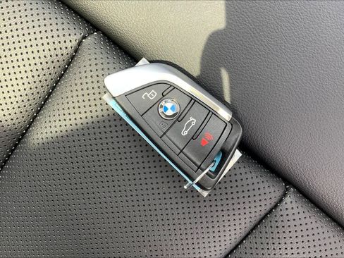 Used 2025 BMW 330i Sedan image 14