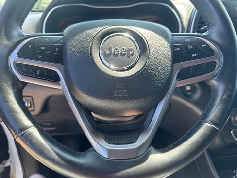 Used 2019 Jeep Cherokee Latitude Plus w/ Cold Weather Group image 16