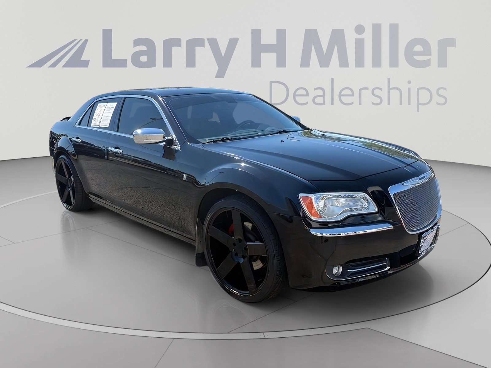 Used 2011 Chrysler 300 C RWD image 8