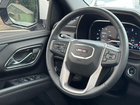 Used 2023 GMC Yukon XL SLT w/ SLT Premium Package AWD/4WD image 13