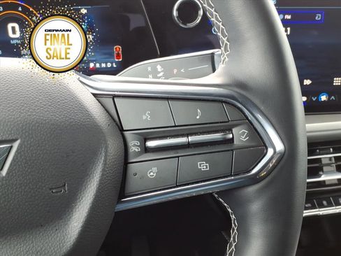 Used 2025 Chevrolet Traverse LT image 14