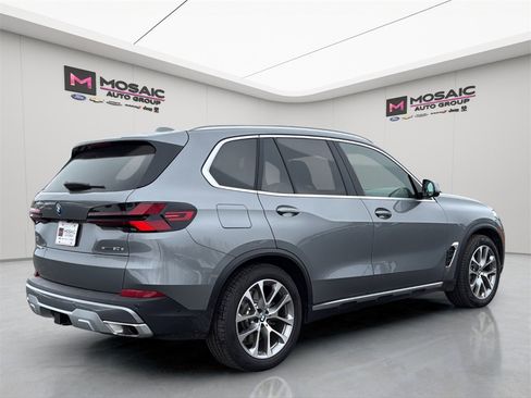 Used 2026 BMW X5 xDrive50e w/ Climate Comfort Package image 8