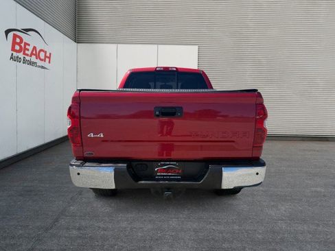 Used 2014 Toyota Tundra Limited w/ Limited Premium Package image 9