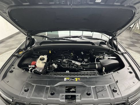 Used 2023 Jeep Grand Cherokee Altitude AWD/4WD image 27