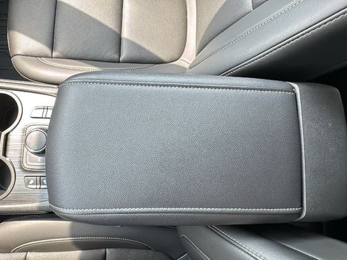 Certified 2023 GMC Acadia SLT w/ Elevation Edition AWD/4WD image 24
