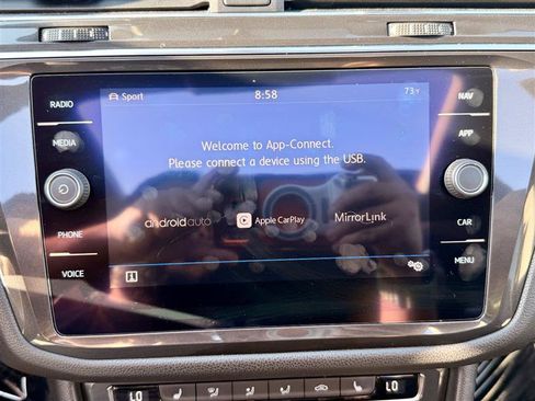 Used 2018 Volkswagen Tiguan SEL AWD/4WD image 21