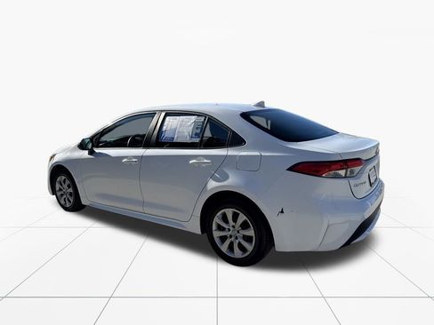 Used 2022 Toyota Corolla LE image 6