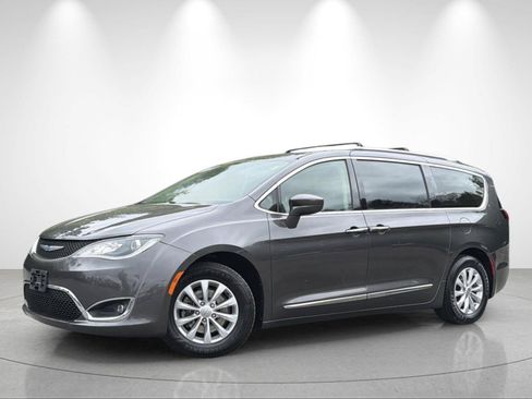 Used 2018 Chrysler Pacifica Touring-L Plus FWD image 1