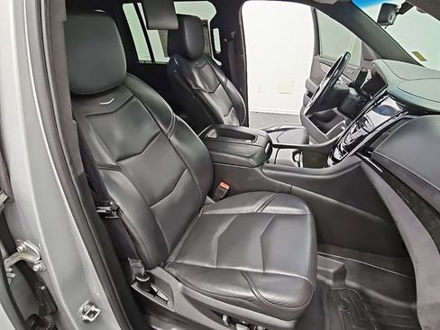 Used 2019 Cadillac Escalade ESV Platinum image 44