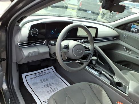 Used 2024 Hyundai Elantra SEL image 14