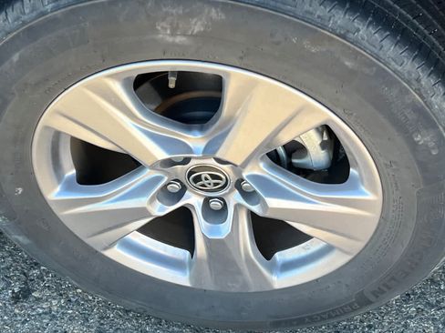 Used 2025 Toyota RAV4 XLE AWD/4WD image 22