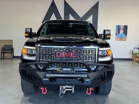 Used 2019 GMC Sierra 2500 Denali w/ Duramax Plus Package AWD/4WD image 2
