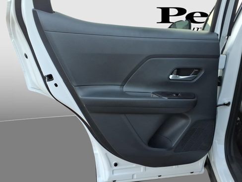 Certified 2025 Nissan Kicks SV AWD/4WD image 12
