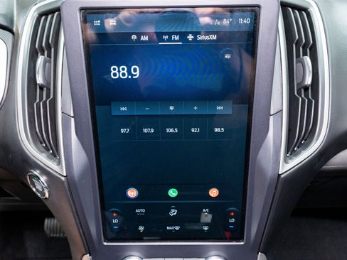 Used 2021 Ford Edge SE image 16