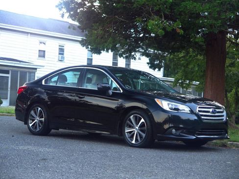Used 2017 Subaru Legacy 2.5i Limited AWD/4WD image 6
