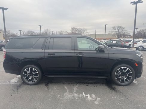 Used 2022 Chevrolet Suburban RST w/ Sport Performance Package image 5