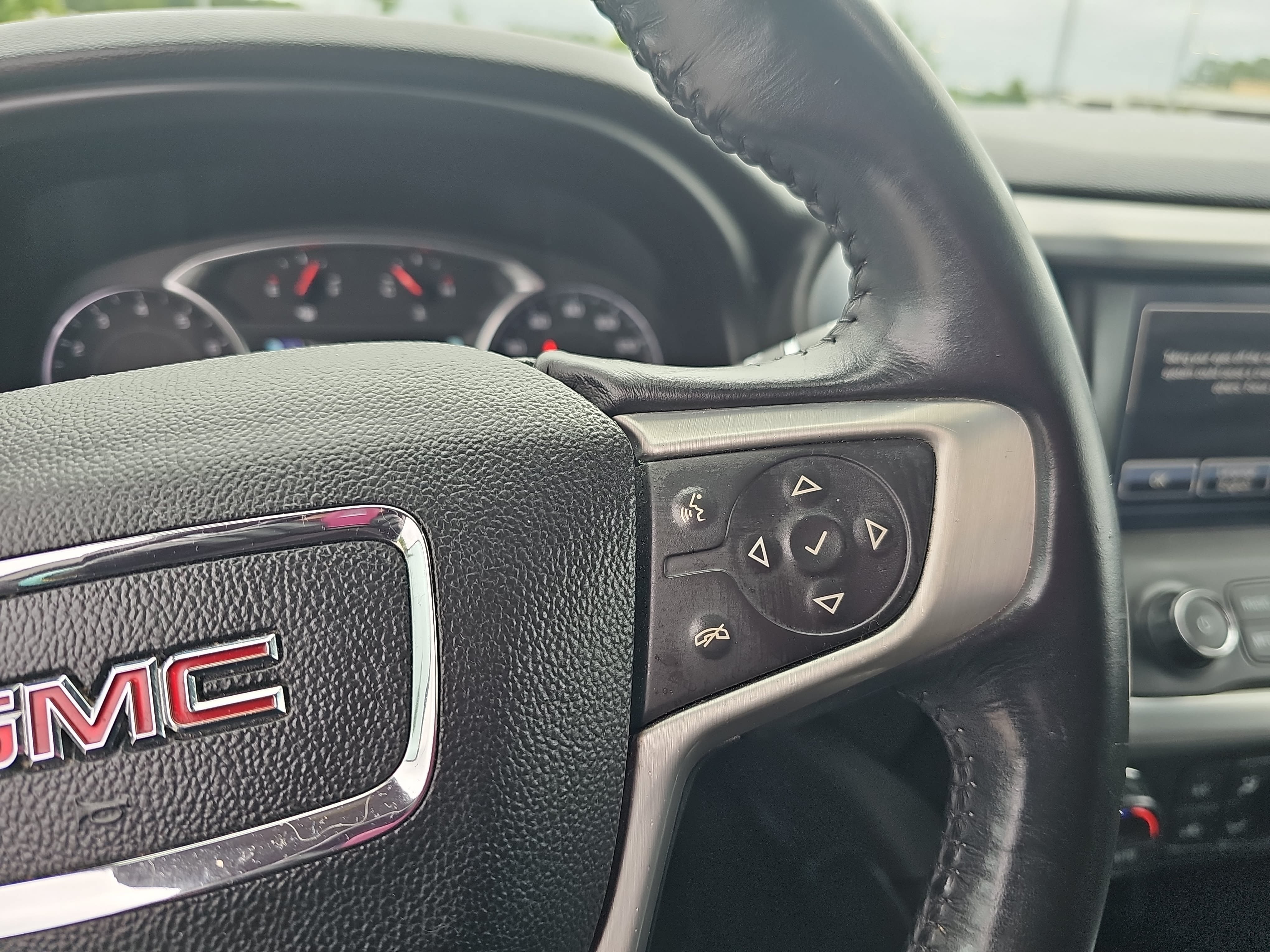 Used 2018 GMC Acadia SLT FWD image 19