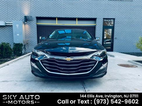 Used 2024 Chevrolet Malibu LT image 2